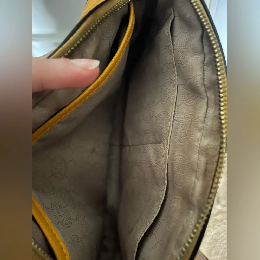 Michael Kors Jet Set Large Saffiano Leather Crossbody Bag - Picture 8 of 10